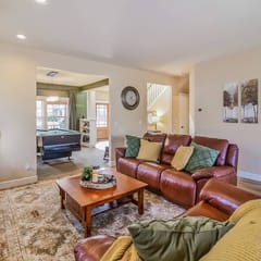 Gather! A Welcoming Home - King Beds - Pool Table!