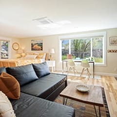 Privacy Near the River • King Bed • Walk Downtown