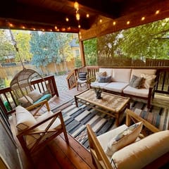 Quiet - Unique - NW Bend - Spacious - Yard - King