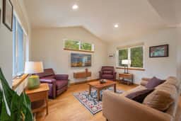 Forest Canopy Abode - Near Newport and Galveston - Image 3