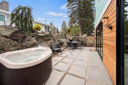 The Grove - King Beds & Hot Tub - No pets - Image 4