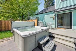 The French Farmhouse at Midtown Manor - Hot Tub! - Image 4