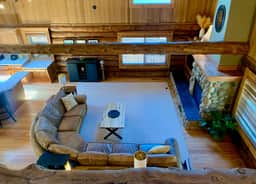 Lodge Vibes in the City with Gym & Sauna - Image 2
