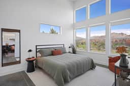 Smith Rock • King Beds • Steam Shower • No Pets - Image 5