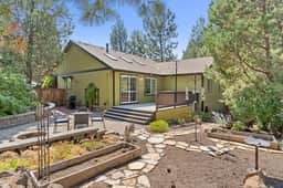 Quail Park Haven in NW! King Beds & Hot Tub - Image 4