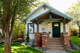 Downtown - Super Walkable - King - Local Hosts - Image 2