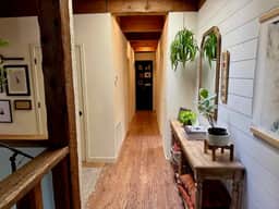 Quiet - Unique - NW Bend - Spacious - Yard - King - Image 5