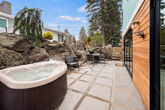 The Grove - King Beds & Hot Tub - No pets - Image 4