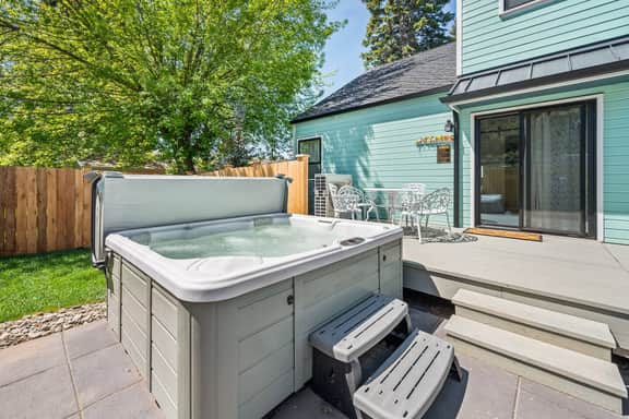 The French Farmhouse at Midtown Manor - Hot Tub! - Image 4