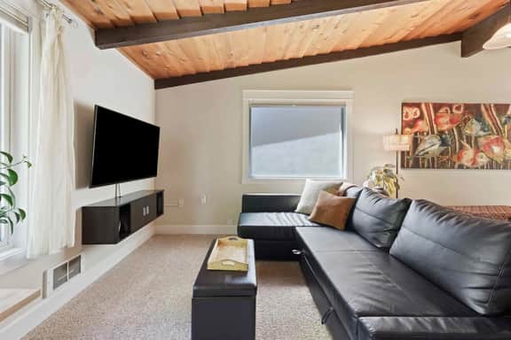 Near River Trail - Pet-Free - King - Local Hosts - Image 3