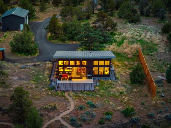 Smith Rock • King Beds • Steam Shower • No Pets - Image 2