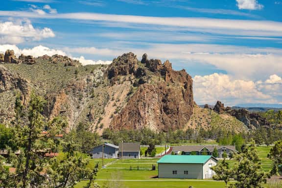 Smith Rock • King Beds • Steam Shower • No Pets - Image 4