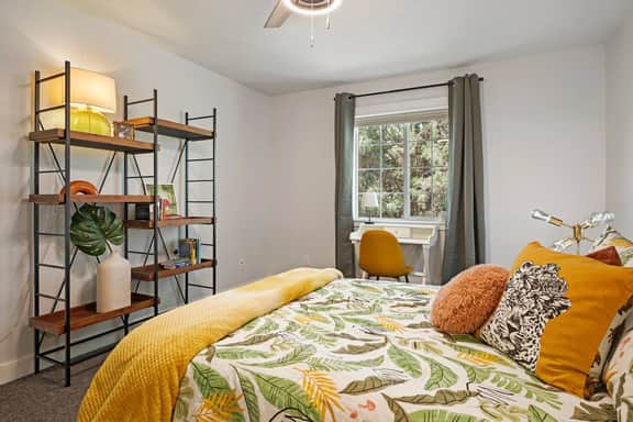 Quail Park Haven in NW! King Beds & Hot Tub - Image 5