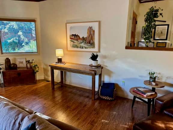 Quiet - Unique - NW Bend - Spacious - Yard - King - Image 3