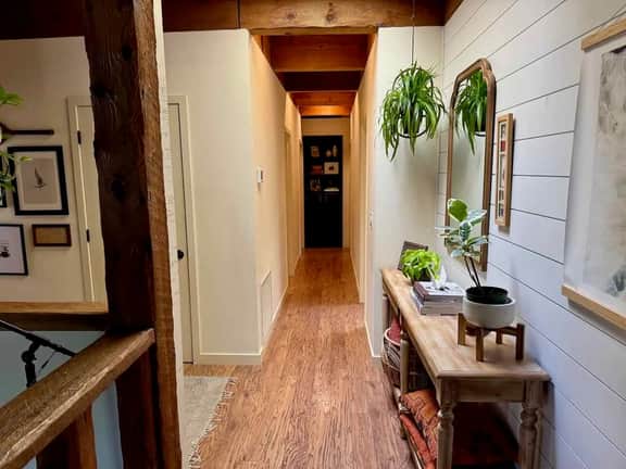Quiet - Unique - NW Bend - Spacious - Yard - King - Image 5