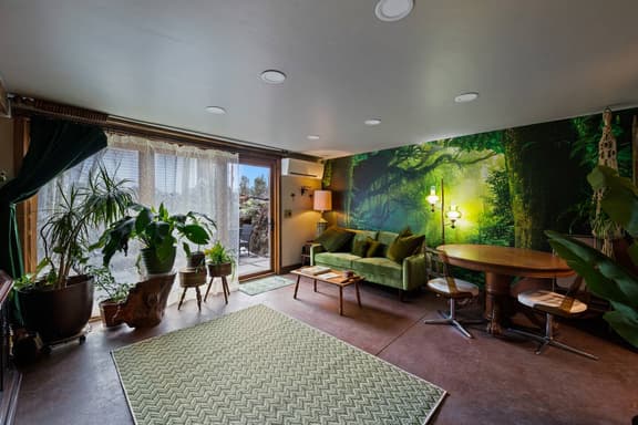 The Grove - King Beds & Hot Tub - No pets - Image 1