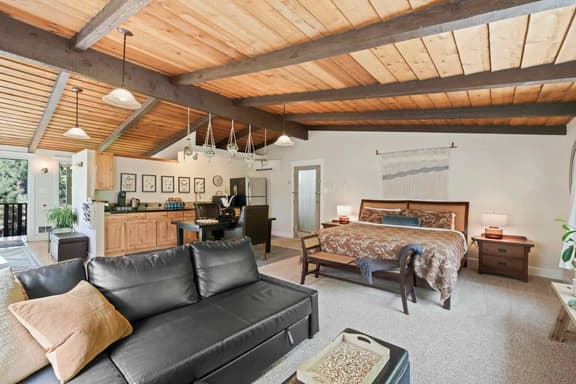 Near River Trail - Pet-Free - King - Local Hosts - Image 1