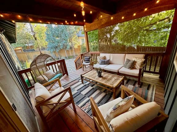 Quiet - Unique - NW Bend - Spacious - Yard - King - Image 1
